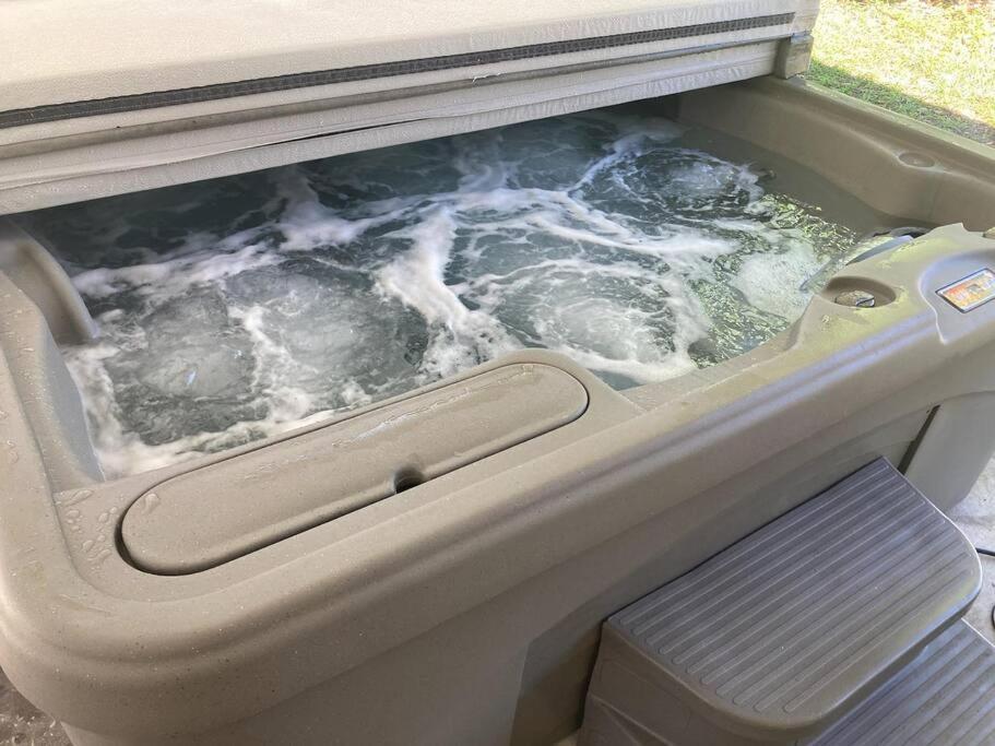 Hidden Gem 3br/1b+jacuzzi+busch Garden+fishn+kayak Ferienhaus Tampa