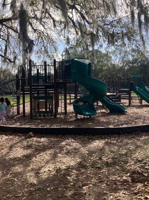 Hidden Gem 3br/1b+jacuzzi+busch Garden+fishn+kayak Ferienhaus Tampa